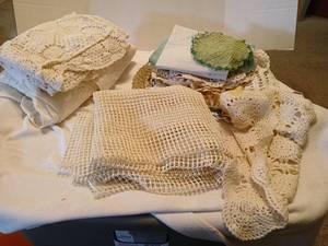 lot 1540 image: Dollies, table runners