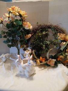 lot 1542 image: Spring wreath, wreaths 6, flowers, rabbit decor