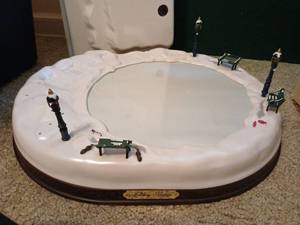 lot 1544 image: Mr. Christmas 1995 Holiday Ice Skaters Christmas Animated Rink