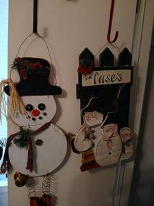 lot 1546 image: Christmas  signs with hangers