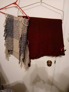 lot 1547 image: Swaw, belts, hangers