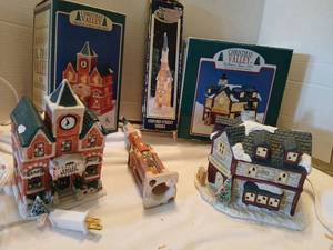 lot 1568 image: Christmas Valley Original Collectors Series, Railway and General Store, Dickend Collectables Oxford Series