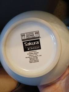 lot 1571 image: Sakura Oneida Debbie Mumm Snowman Stoneware,