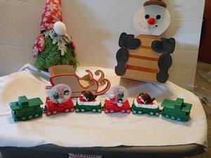 lot 1572 image: Christmas decor