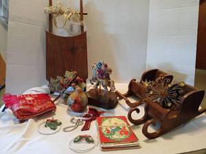 lot 1575 image: Christmas  Decor
