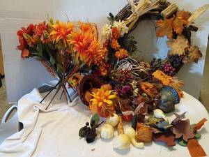 lot 1580 image: Fall decor, sign 31 x 10.5,, flowers with tote and lid
