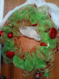 lot 1582 image: Christmas  Wreath 29 x 29 with wreath hanger
