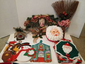 lot 1583 image: Christmas  decor, tree skirt and stockings with 25 gal tote and lid