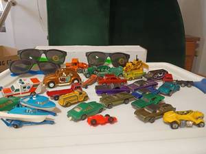 lot 1607 image: Kids Sunglasses and Hot Wheels, MatchBox and More