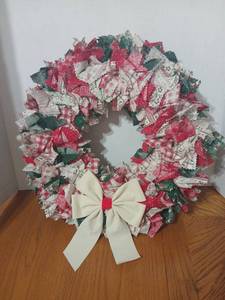 lot 1614 image: Holiday Decoration Lot Wreaths Tree Centerpieces Garland