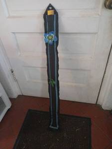 lot 1625 image: Yards sticks 6, and hangable yard stick holder