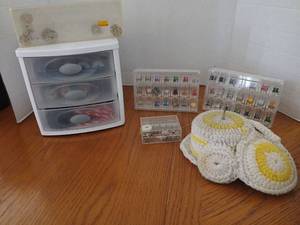 lot 1644 image: Sewing & Embroidery Thread Storage Organizer with Thread Spools and Accessories