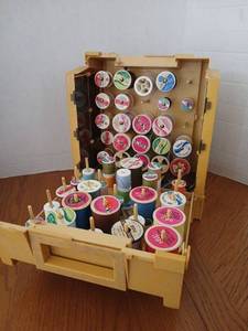 lot 1666 image: Thread Spool Storage Organizer with Assorted Spools