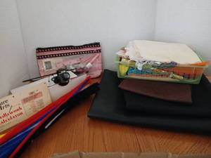 lot 1669 image: Miscellaneous sewing