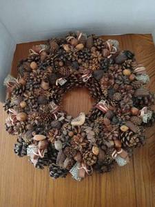 lot 1690 image: Decorative Wreaths Lot of 2