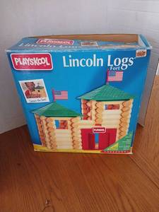 lot 1692 image: Playskool Lincoln Logs Fort Building Set