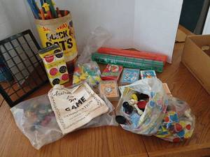 lot 1695 image: Vintage Board Games & Game Pieces Lot Includes Checkers Old Maid Hearts