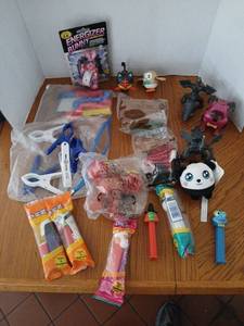 lot 1697 image: Toy Lot Energizer Bunny Action Figures PEZ Dispensers