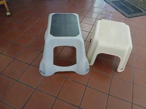 lot 1704 image: Plastic Step Stools