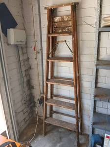 lot 4000 image: Armor AP-20 Aluminum Platform Ladder 225 lbs 12 ft and wooden ladder