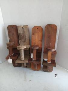 lot 4011 image: Set of 4 Squirrel  feeders