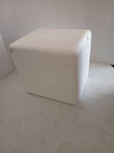 lot 4016 image: Coleman Polylite Cooler Blue 48 Qt