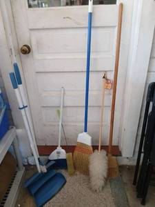 lot 4019 image: Cleaning Tools Lot Brooms Dustpans Brushes