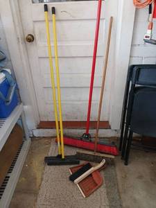 lot 4021 image: Brooms and dust pan