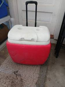 lot 4022 image: Cooler with Wheeled Handle Red White