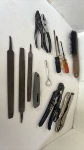 lot 4307 image: Hand Tools Lot - Pliers, Files, Chisels, Brushes, Scrapers