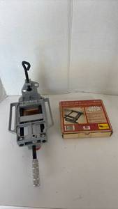 lot 4329 image: Magna-Set Magnetic Jointer Knife Setting Jig W1210