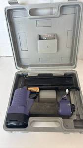 lot 4337 image: Pneumatic Brad Nailer with Carrying Case