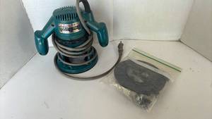 lot 4338 image: Makita 3608B Router 15V 4.8A 23000RPM Model 3608B