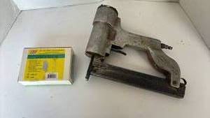 lot 4340 image: Senco SLS 20 Pneumatic Stapler for 20-Gauge Fasteners