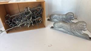 lot 4350 image: Lot 2 Cast Metal Recumbent Figure Decorative Pieces with Hardware Hooks