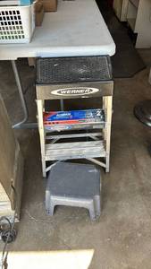 lot 4355 image: Werner 2-Step Aluminum Ladder 300 lb Type IA and Stool