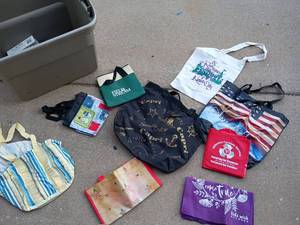 lot 4409 image: Tote with Reusable Bags