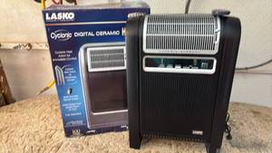 lot 4514 image: Another Cyclonic Digital Ceramic Heater with Remote Control