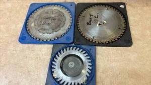 lot 4525 image: Saw Blade Set 3 Pieces Blue Black Plastic Guards