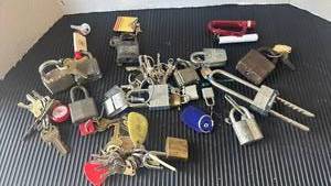 lot 4703 image: Lot of Padlocks Keys and Hardware Mixed Brands Master Lock