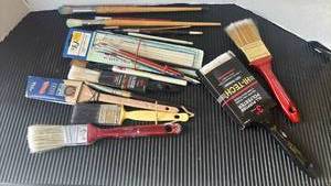 lot 4704 image: Painting Brush Lot Assorted Sizes Camel Hair Synthetic Bristles