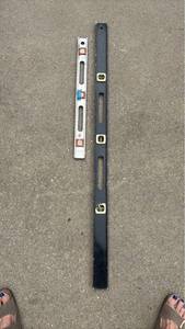 lot 4808 image: 2 Spirit Level Tools White and Black with Bubble Vials