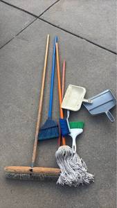 lot 4828 image: Cleaning Tool Lot 8-Piece Broom Mop Dustpan Brush Set