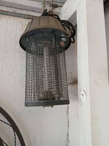 lot 5000 image: Electric Insect Bug Zapper Lamp  bring step ladder to remove