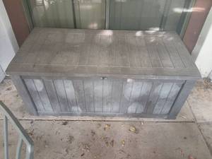 lot 5006 image: Outdoor Storage Deck Box with Lid and Hinges bring help to haul and load