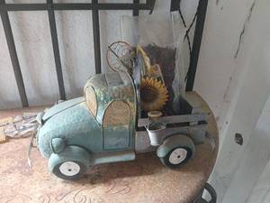 lot 5019 image: Decorative Metal Truck and seeds