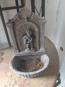 lot 5020 image: Decorative Cherub Garden Fountain with Basin and Pump and garden statue