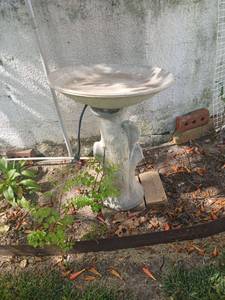 lot 5033 image: Heated Bird Bath Model 600 you remove