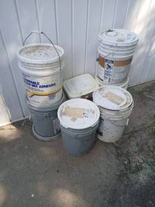 lot 5043 image: Buckets with lids.
