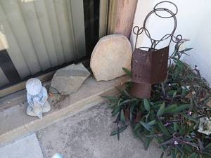 lot 5071 image: Garden Decor Lot Figural Statue, Decorative Rocks, Metal yard decoration